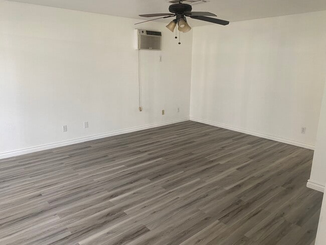 Building Photo - 44136 Division St