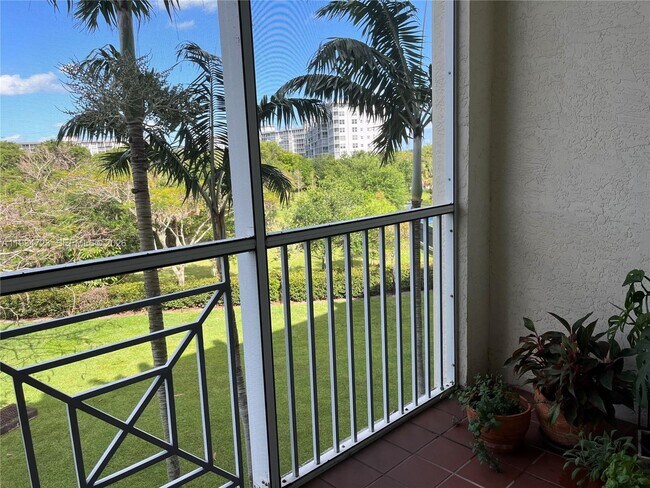 Foto del edificio - 3500 Oaks Clubhouse Dr