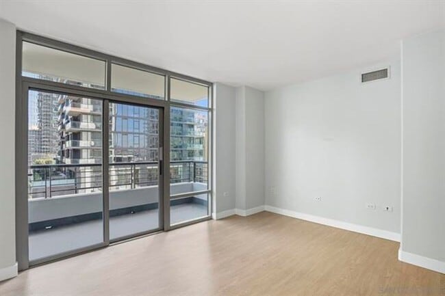 Foto del edificio - Urban Living in the Heart of Little Italy – 2 Bed / 1 Bath Condo at Acqua Vista