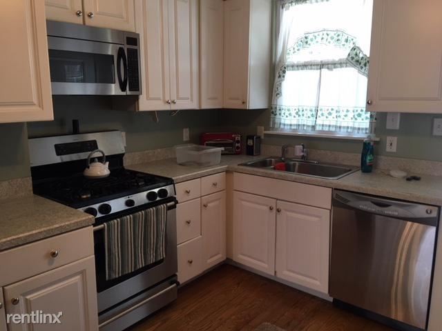 Building Photo - 3 br, 1.5 bath Townhome - 738 S Decker Ave