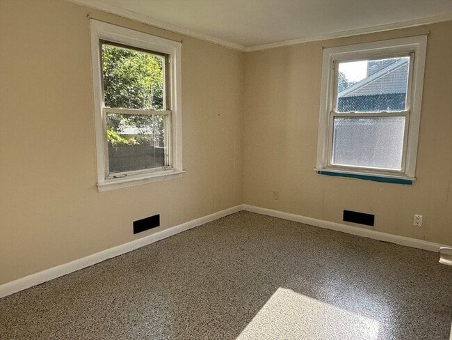 Building Photo - 215 Jaffrey St