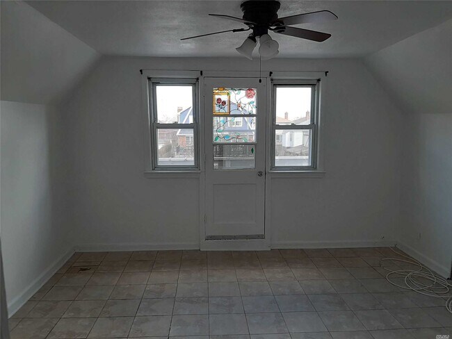 Foto del edificio - 370 E Broadway