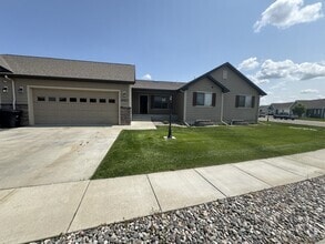 Building Photo - 1423 Chesapeake Ln