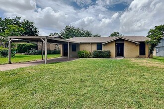 Building Photo - 1913 Briarwood Dr
