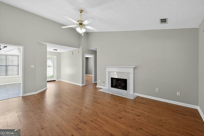 Foto del edificio - 5186 Sudbury Point Ln