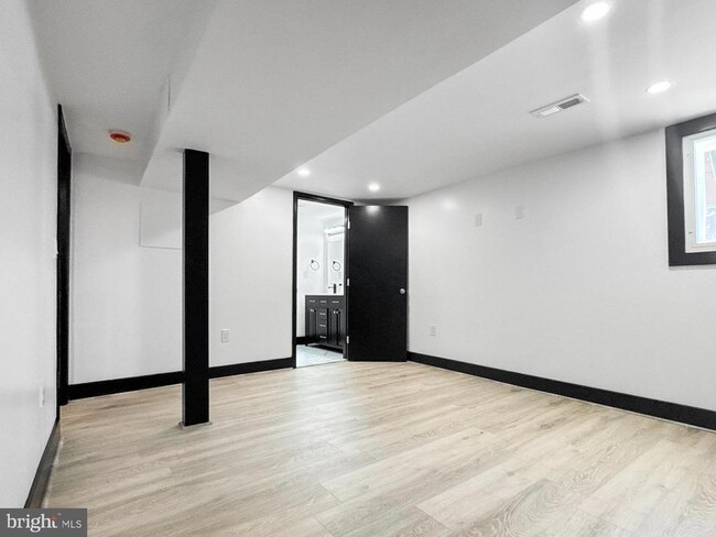 Building Photo - 2325 Reisterstown Rd
