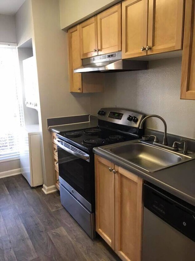 Primary Photo - 1441 Reynard Dr