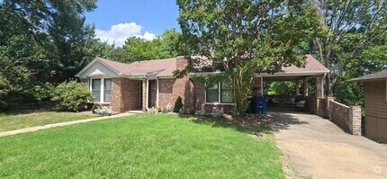 Building Photo - 600 Skyline Dr