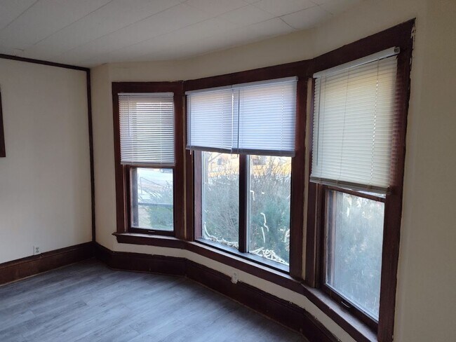 Foto del edificio - 3319 W Juneau Ave