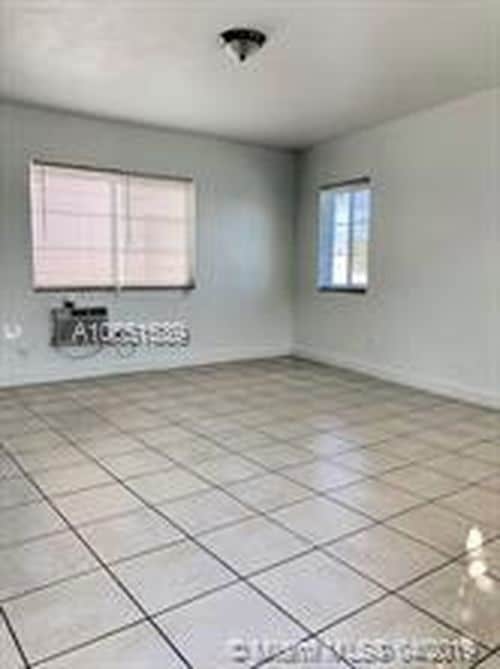 Building Photo - 955 Marseille Dr