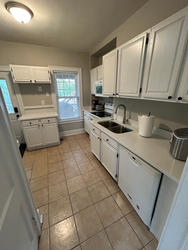 New quartz countertops - 1207 Dorothea Rd