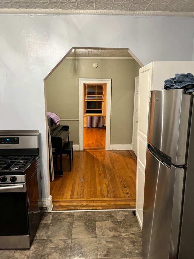 Kitchen to Den - 77 Calyer St