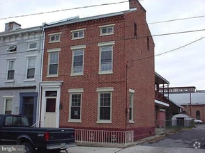 Building Photo - 313 Cherry St