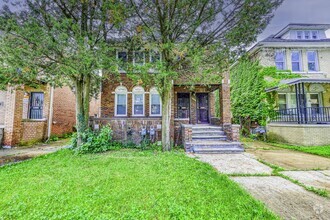 Building Photo - 3287 Tyler St