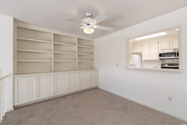 Building Photo - 5 Greenside Way