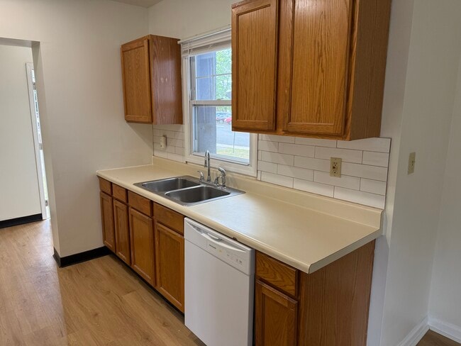 Building Photo - 121 Linwood Ave