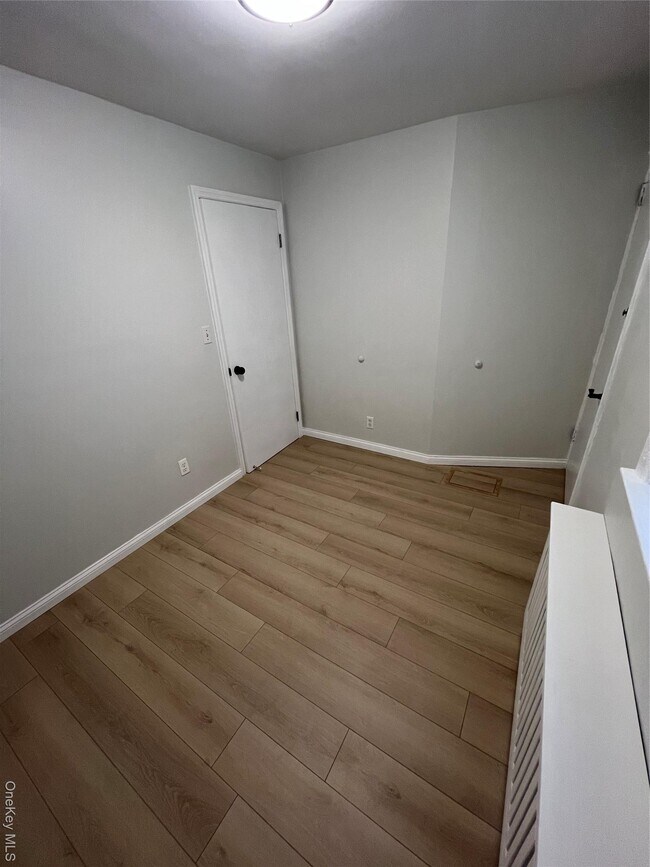 Foto del edificio - 51-23 Junction Blvd