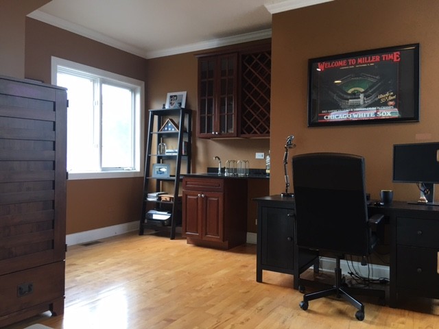 Loft - 2342 N Oakley Ave
