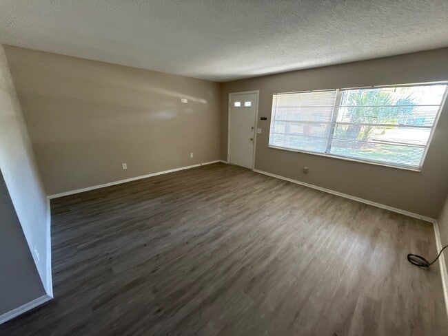 Building Photo - 2374 S Sandburg Pt