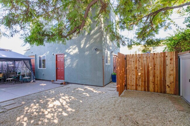 Foto del edificio - 1238 Meadowbrook Ave