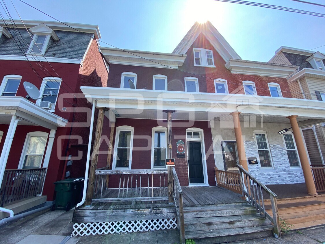 Primary Photo - 126 S Mulberry St