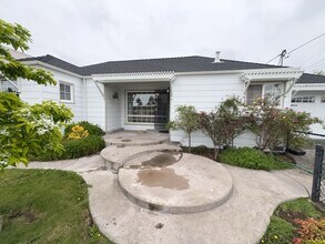 Building Photo - 4029 Walnut Dr