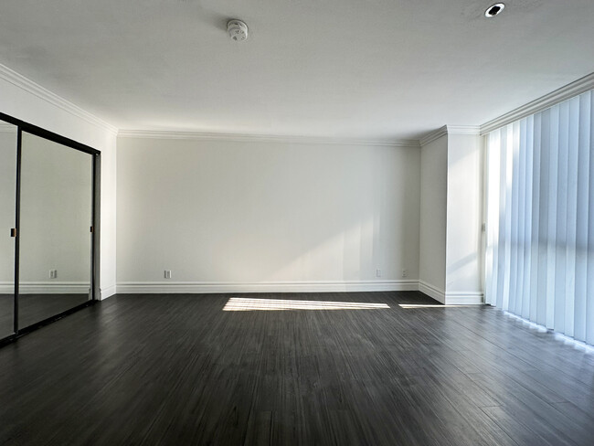 Building Photo - 10636 Wilshire - Luxury Doorman Building