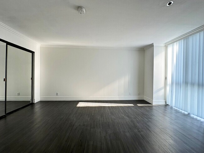 Building Photo - 10636 Wilshire - Luxury Doorman Building