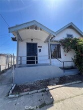 Building Photo - 5216 S Budlong Ave