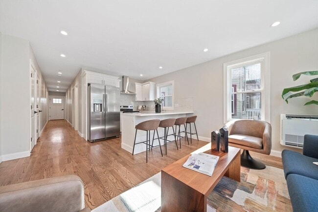 Foto del edificio - 52 Bellevue St