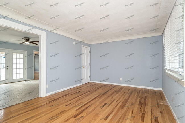 Foto del edificio - 911 Brands Hatch Ln