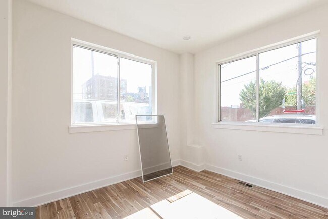 Building Photo - 1433 Brown St