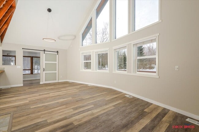 Foto del edificio - Enchanting Chalet-Style 3-bedroom, 2-bathroom Home!