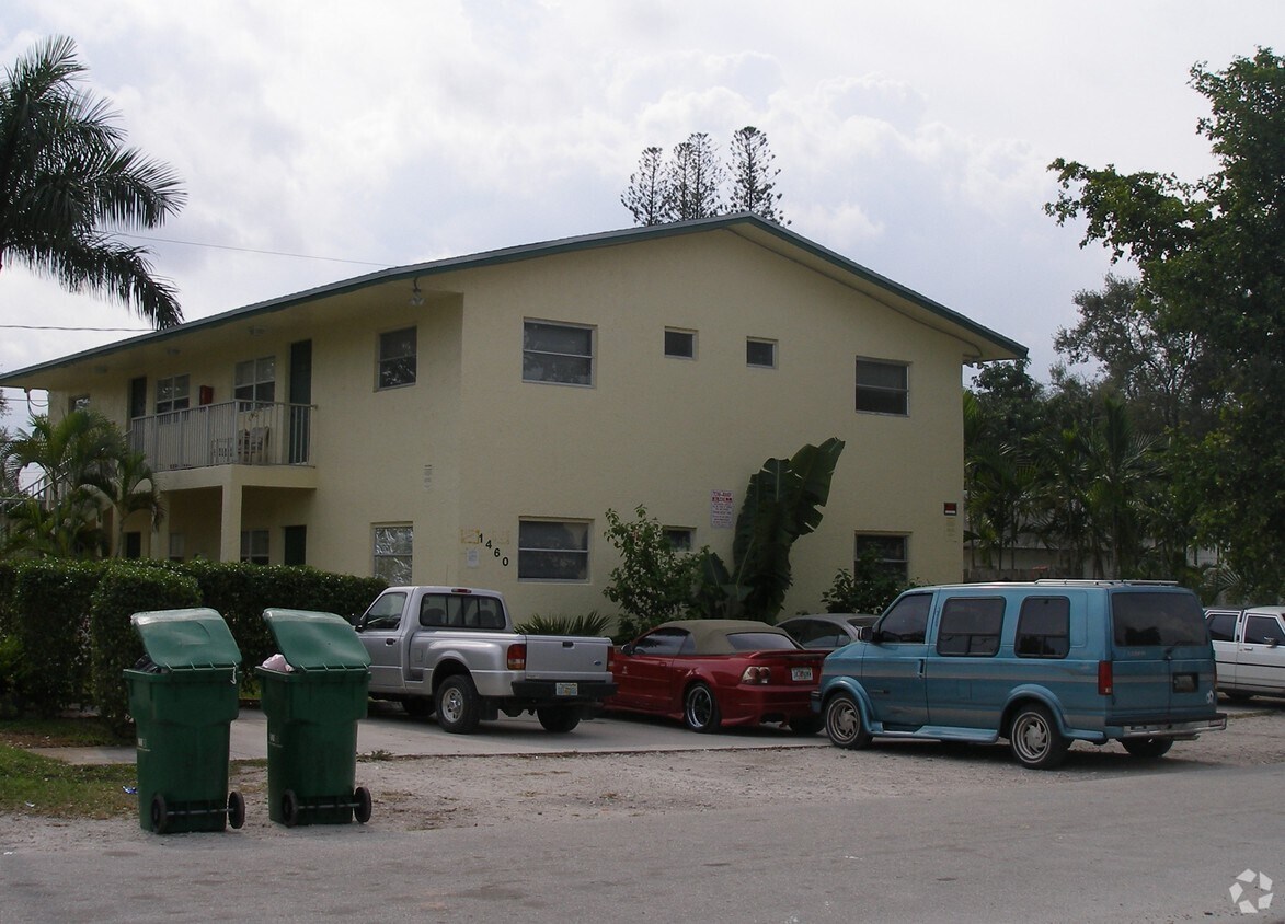 Building Photo - 1460 SW 24th Ct
