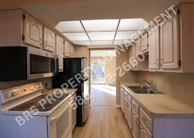 Building Photo - ? Beautifully Updated Condo in Clinton Township