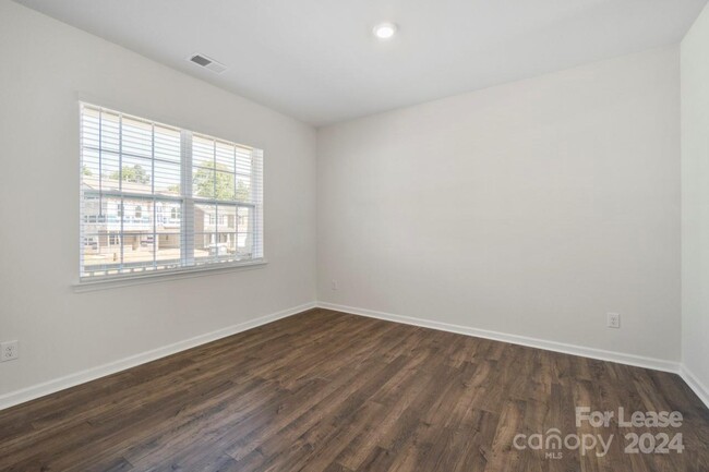 Building Photo - 16116 Trenton Green Ln