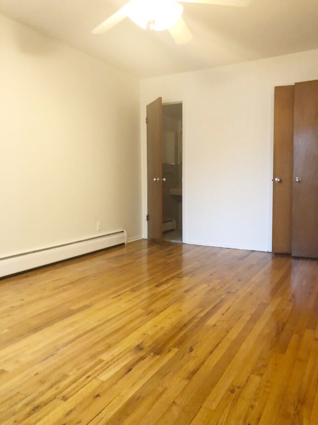 Building Photo - 25-15 35th St
