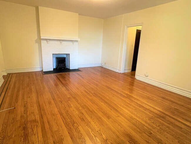Living Room 1 - 100 E Palisade Ave
