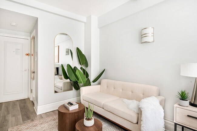 Building Photo - 240 W 73rd St