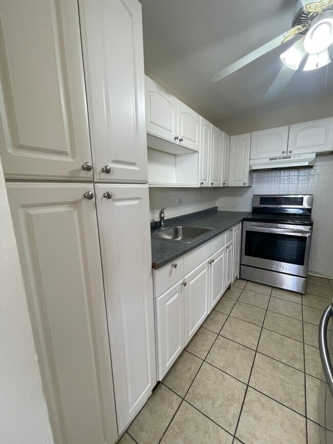 Building Photo - 4300 W Ford City Dr