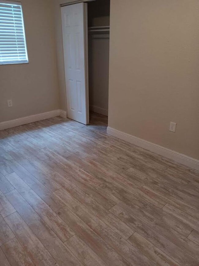 Building Photo - Open and airy 2 bedroom single story unit