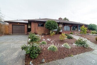 Building Photo - 4215 NW Lavina St