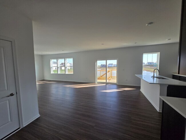 Foto del edificio - 348 Danforth Dr