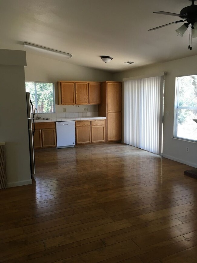 Building Photo - South-West Redding Home