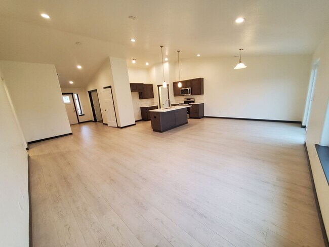 Building Photo - 6609 Sockeye Ln