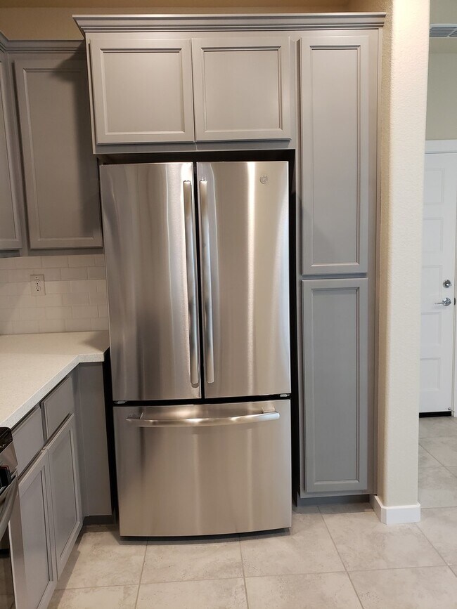 Foto del edificio - Beautiful Newer Development home!! In Elk ...