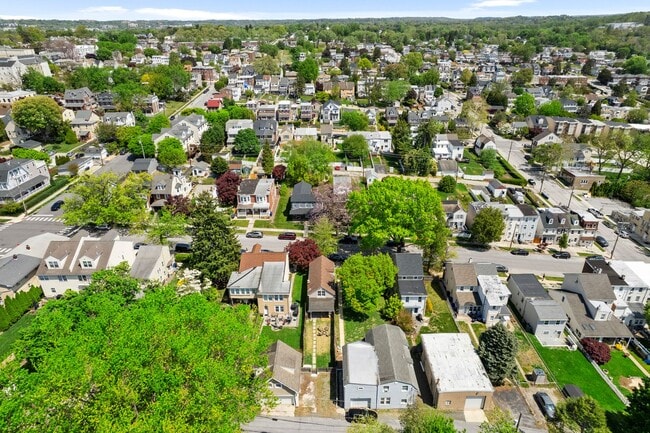 Building Photo - Charming Conshohocken Home | 2 Beds, 2 Baths, Finished Basement, Wine Cellar & 2 Parking Spaces