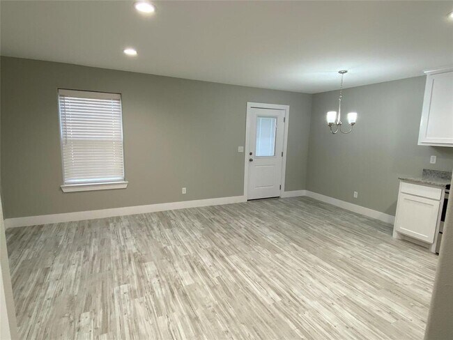 Foto del edificio - 129 E Bond St