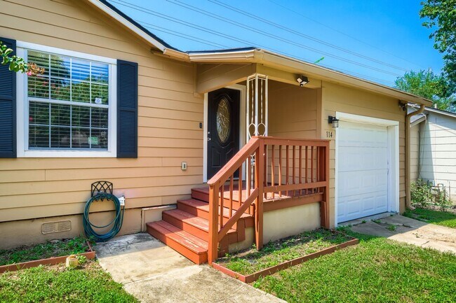 Building Photo - Alamo Heights home available now!