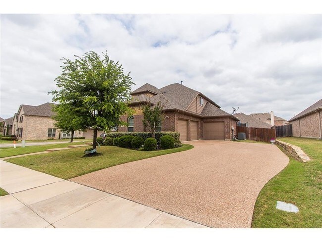 Building Photo - 2101 Bradley Dr